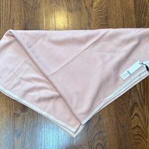 Chicos reversible travel wrap